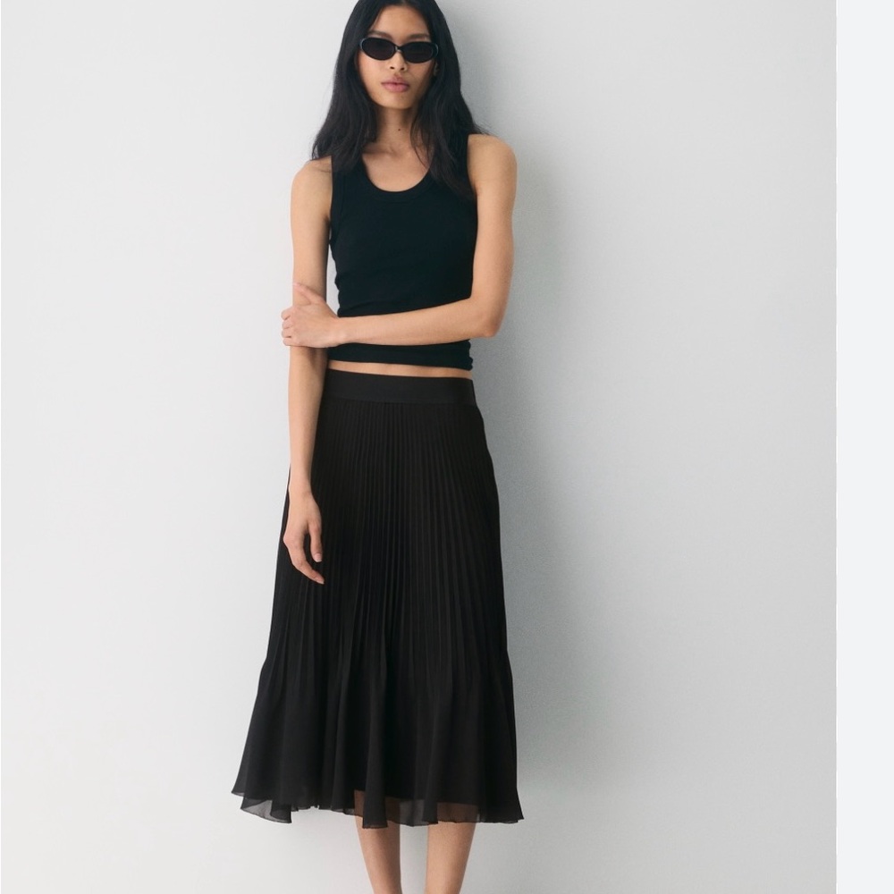 Aritzia twirl skirt - black size small